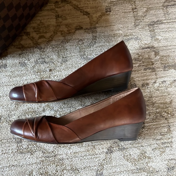 Aldo - Picture 7 of 7